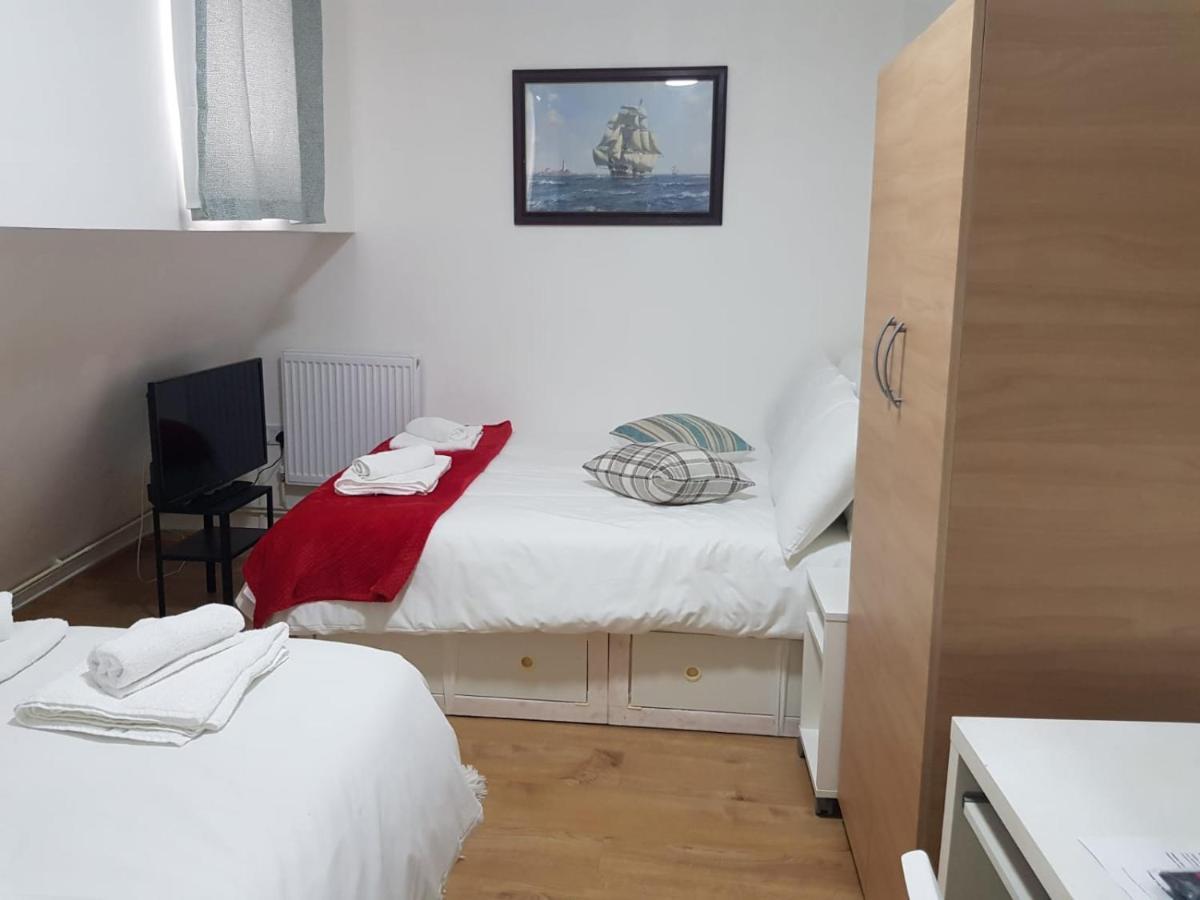 Oyo New City Lodge Лондон Экстерьер фото